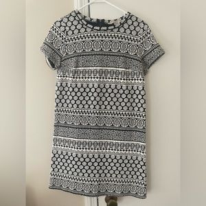 LOFT knit black and white geometric print shift dress - size small